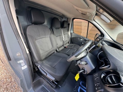 Renault Trafic Sl28 Energy Dci 145 Black Edition Van Grey #17