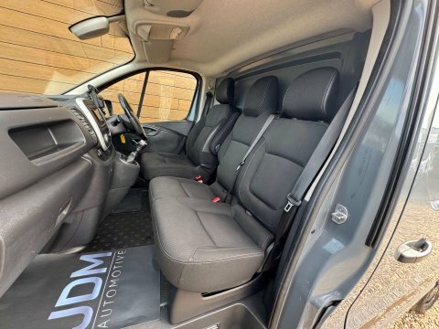 Renault Trafic Sl28 Energy Dci 145 Black Edition Van Grey #25