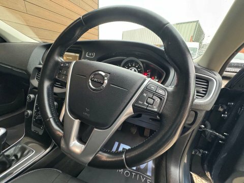 Volvo V40 T3 R-design Red #15