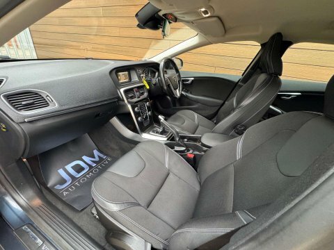 Volvo V40 T3 R-design Red #23