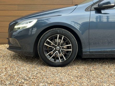 Volvo V40 T3 R-design Red #10