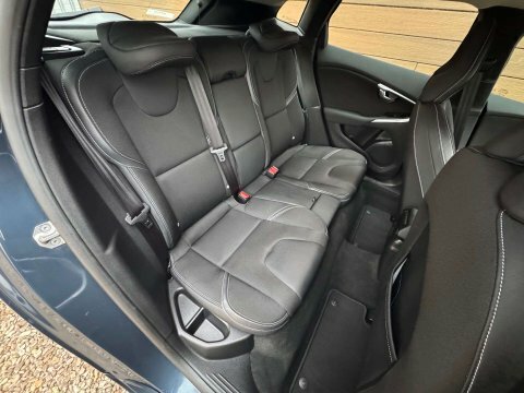 Volvo V40 T3 R-design Red #16