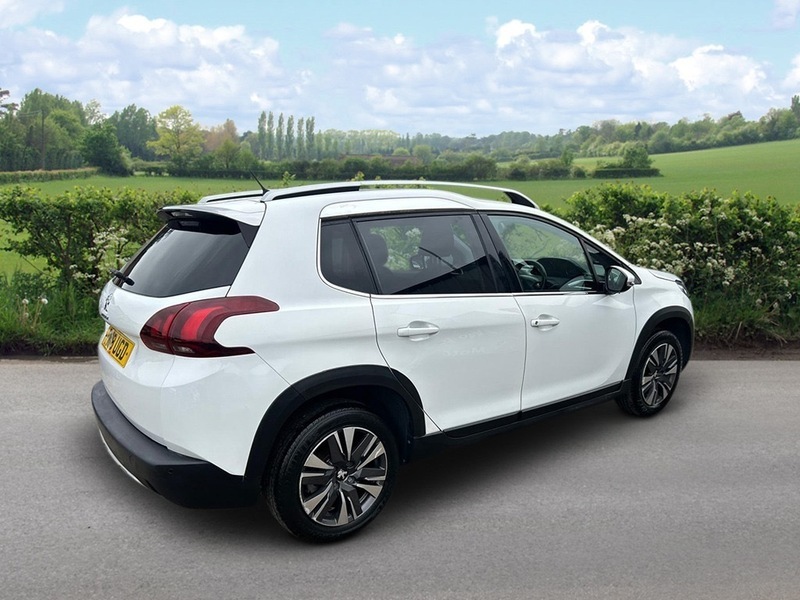 Peugeot 2008 Allure White #4