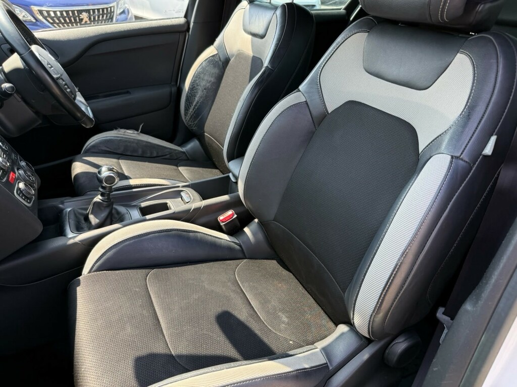 Citroen DS4 Hatchback White #8