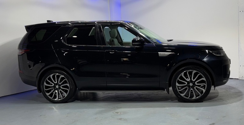 Land Rover Discovery Td6 Hse RV67UAD Black #4