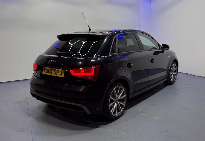 Audi A1 Sportback Tdi S Line Black #6