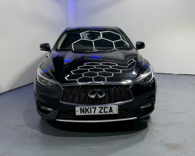 Infiniti Q30 Premium D Black #2