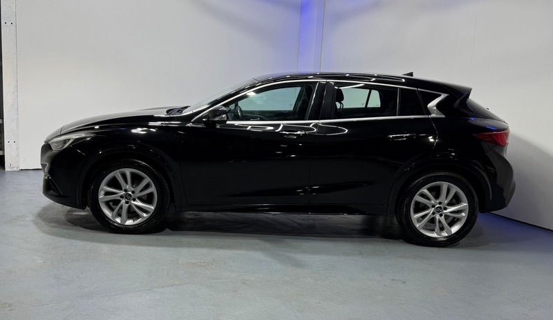 Infiniti Q30 Premium D Black #5