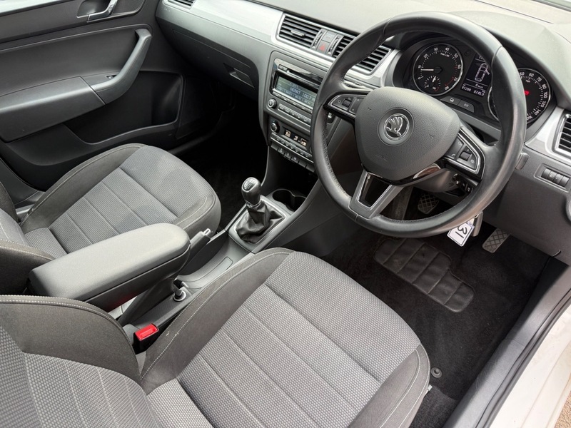 Skoda Rapid Spaceback Elegance Tsi White #2