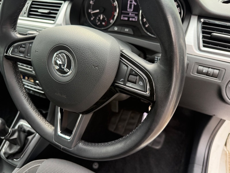 Skoda Rapid Spaceback Elegance Tsi White #6