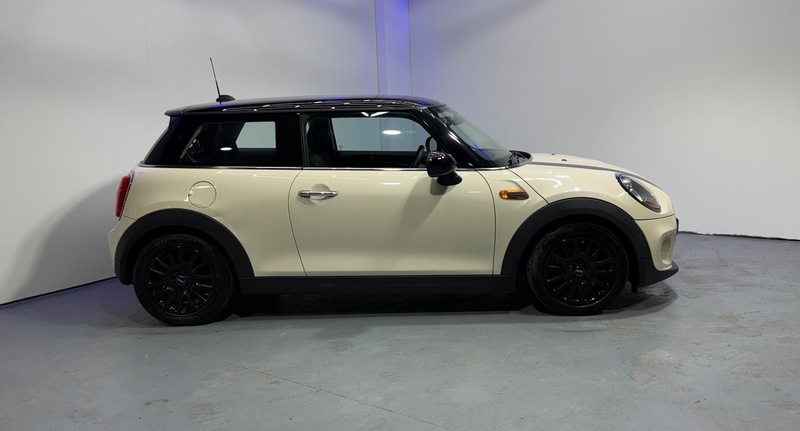 Mini Hatch Cooper White #4