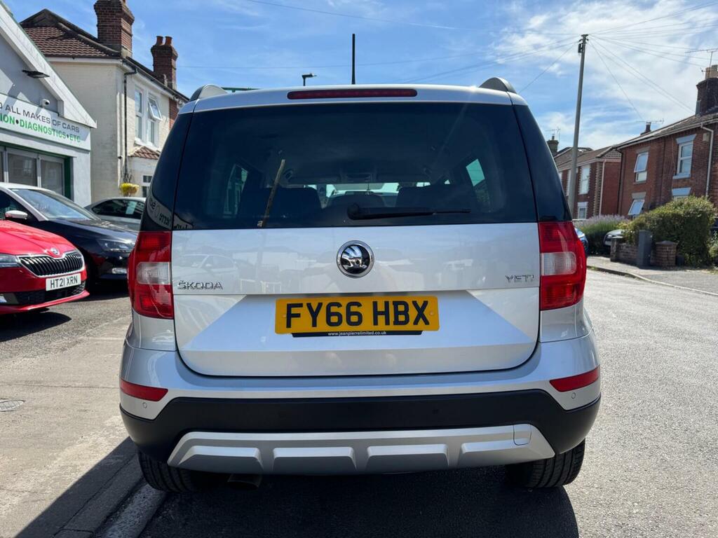 Skoda Yeti 1.2 Tsi Se Outdoor Dsg Euro 6 Ss Silver #6