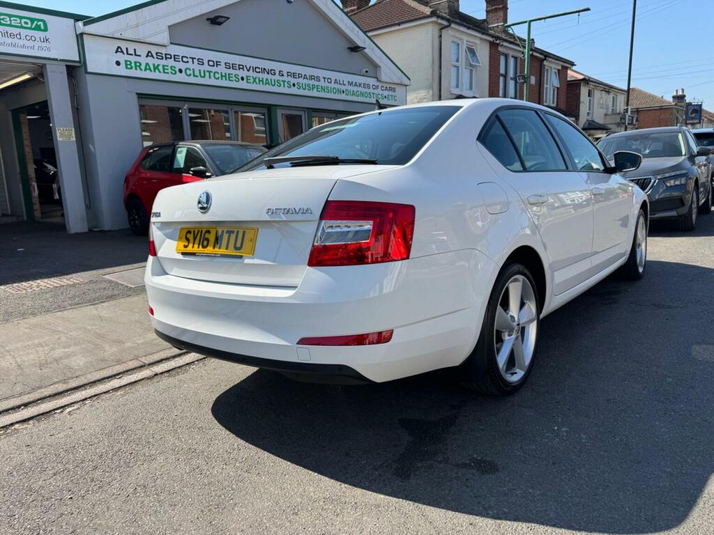 Skoda Octavia 1.4 Tsi 150 Se White #8
