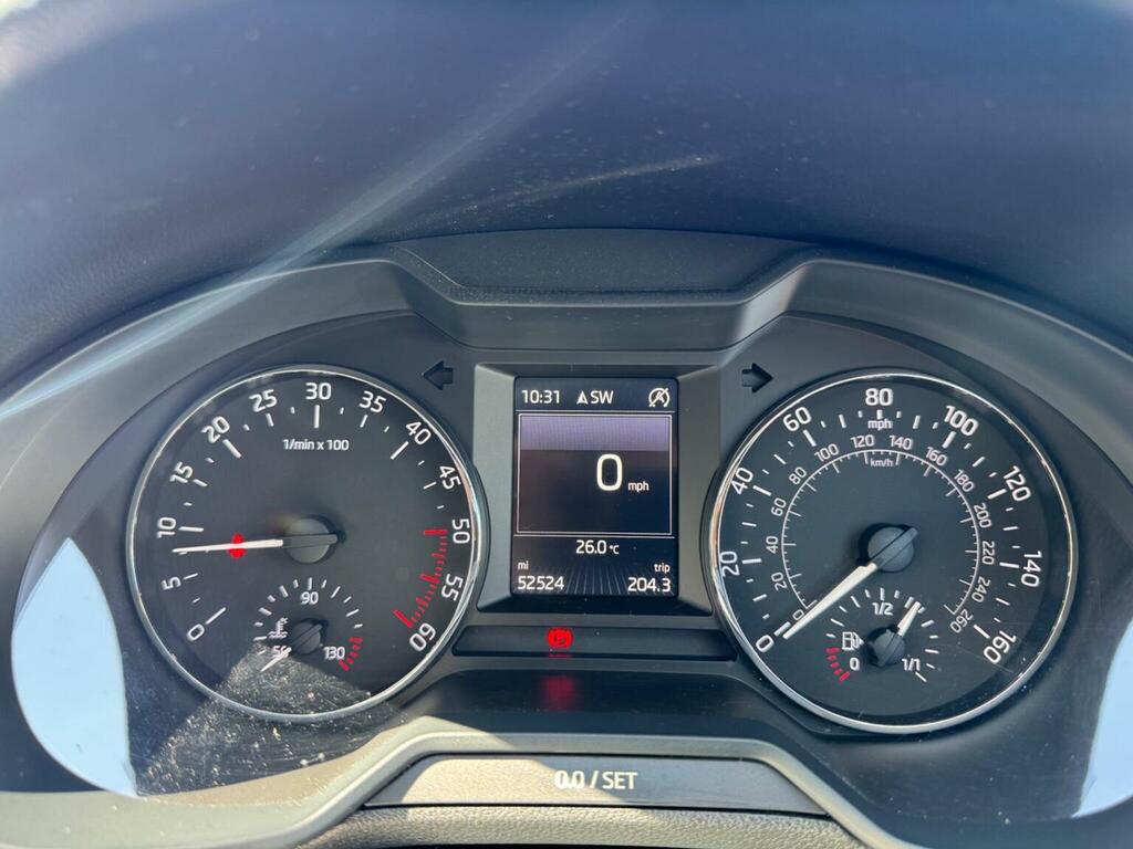 Skoda Octavia 1.4 Tsi 150 Se White #16