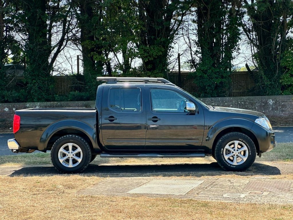 Nissan Navara 2.5L Tekna Black #4