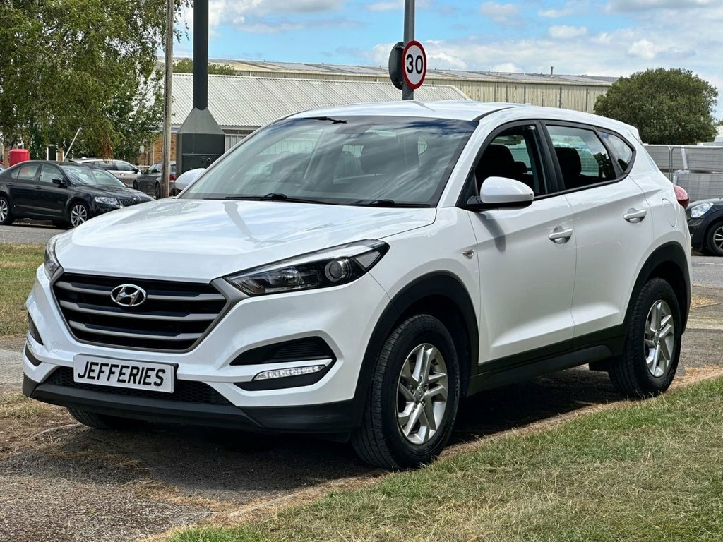 Hyundai Tucson 1.7L S White #3