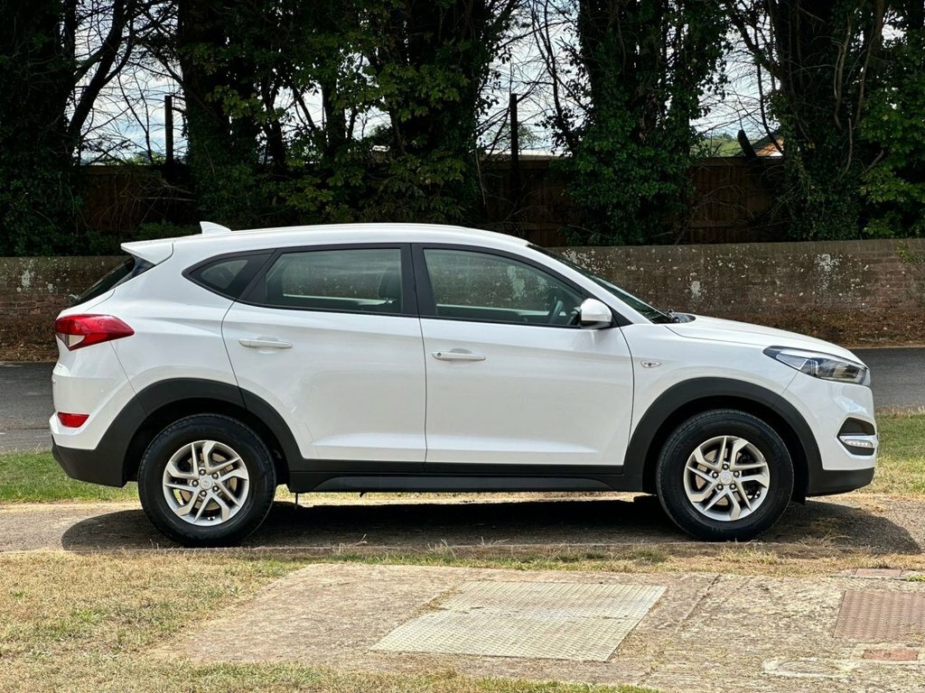 Hyundai Tucson 1.7L S White #5