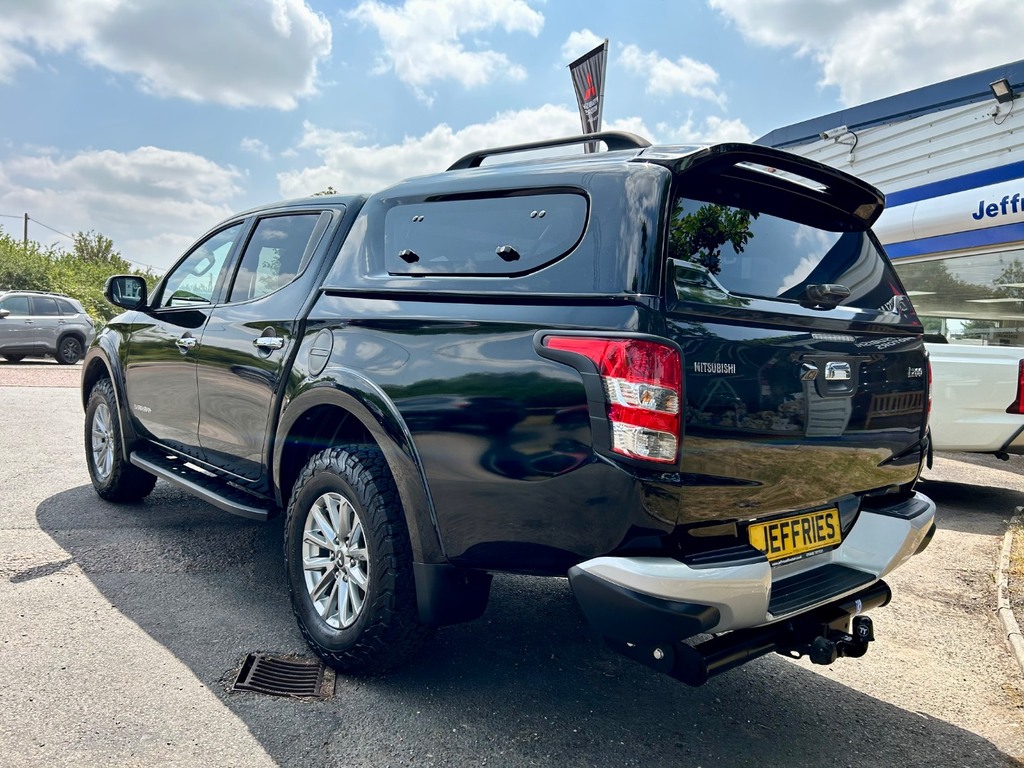 Mitsubishi L200 Double Cab Di-d 178 Barbarian 4Wd Black #3
