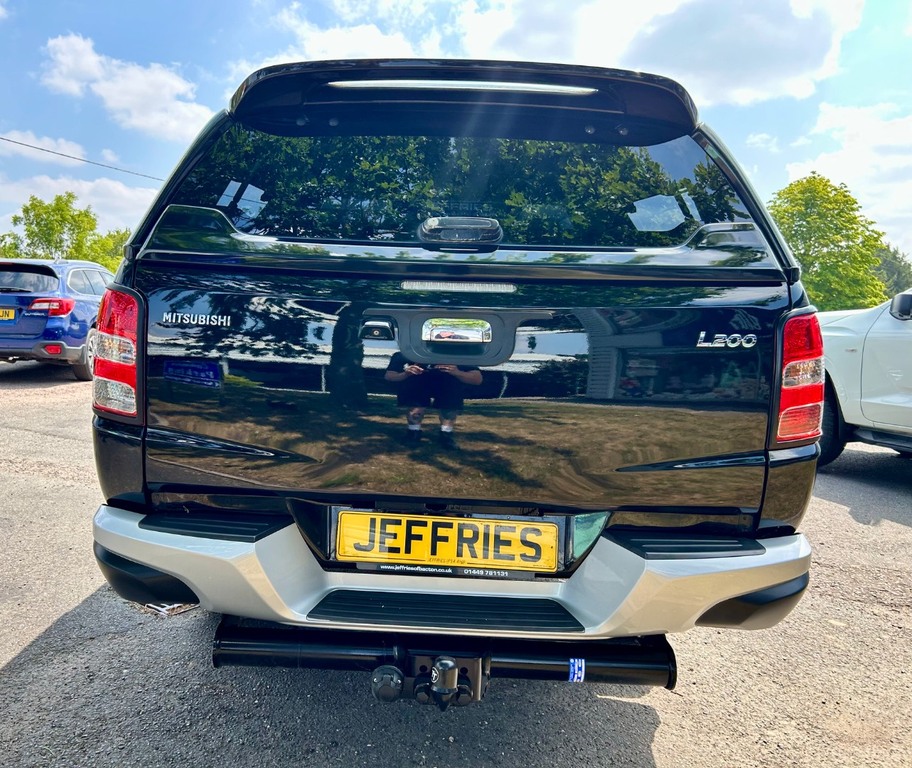 Mitsubishi L200 Double Cab Di-d 178 Barbarian 4Wd Black #4