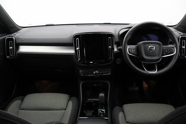 Volvo XC40 B3 Mhev Plus Dark Grey #2