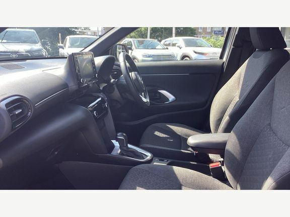 Toyota Yaris Cross Design Fwd LP73WKT Silver #5