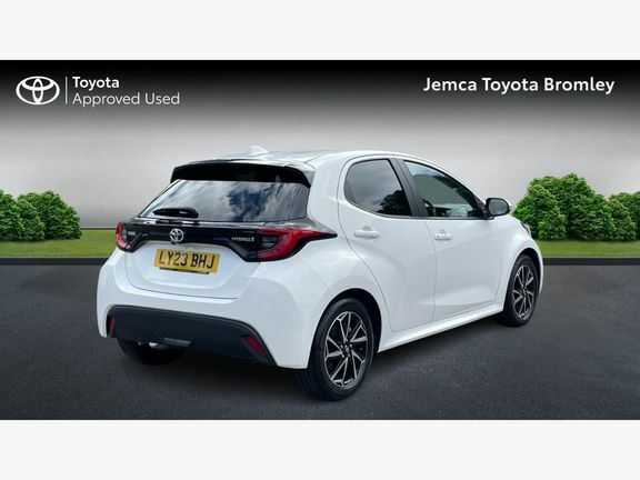 Toyota Yaris Design White #2