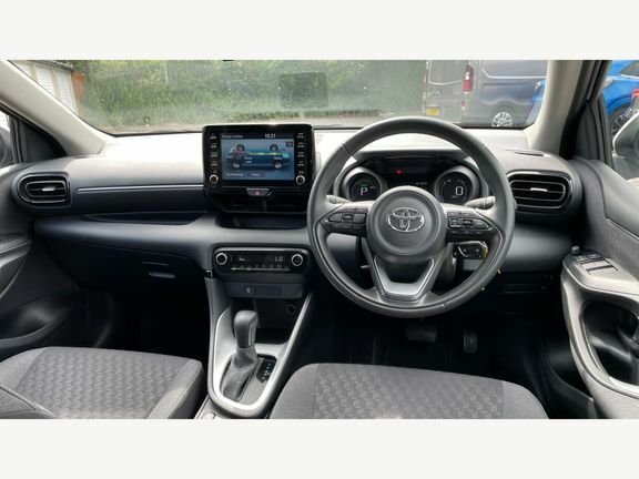 Toyota Yaris Design White #6