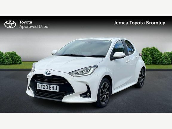 Toyota Yaris Design White #3