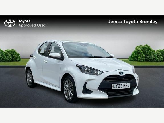 Toyota Yaris Icon White