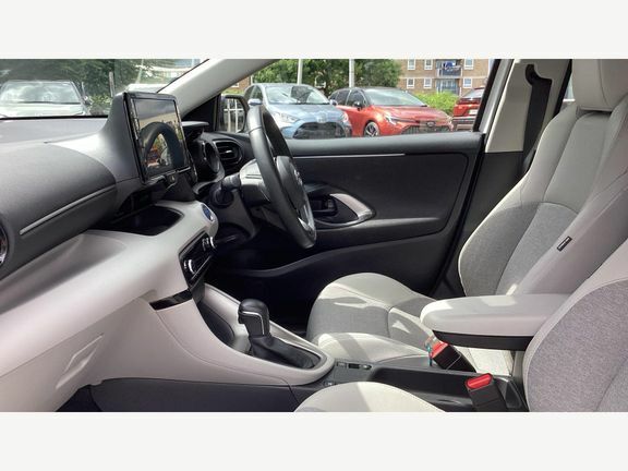 Toyota Yaris Excel White #5