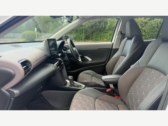 Toyota Yaris Cross Excel Awd White #5
