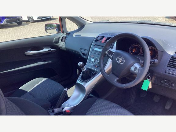 Toyota Auris Tr 1.33M Red #6