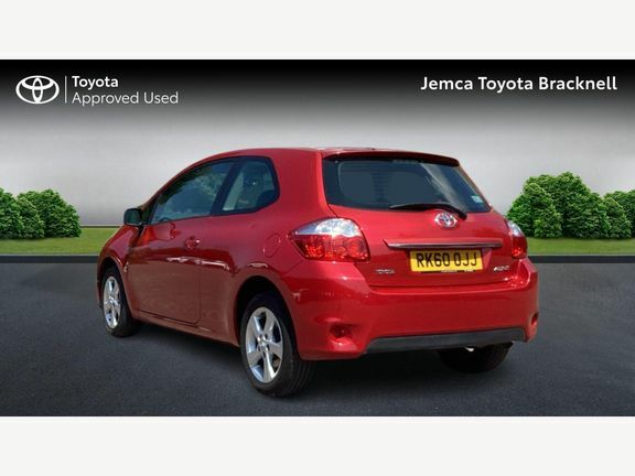 Toyota Auris Tr 1.33M Red #4