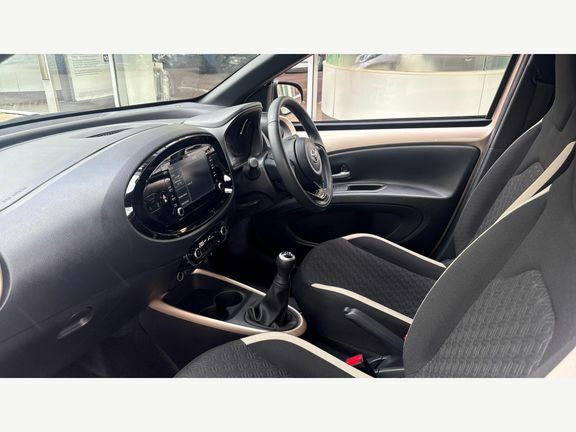Toyota Aygo X Edge Manual Beige #4
