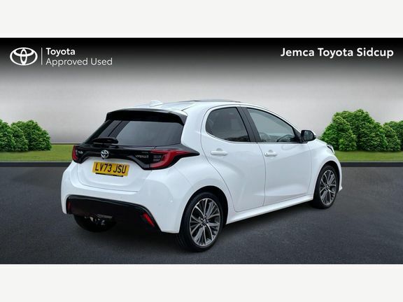 Toyota Yaris Excel White #2