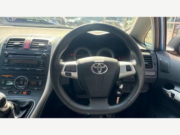 Toyota Auris Hatchback 1.33 Vvt-i Tr Ss 201010 Silver #10