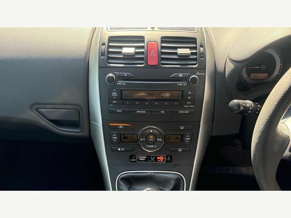 Toyota Auris Hatchback 1.33 Vvt-i Tr Ss 201010 Silver #9