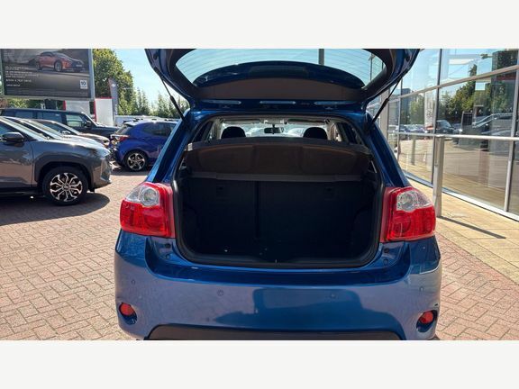 Toyota Auris Hatchback 1.33 Vvt-i Tr Ss 201010 Silver #12