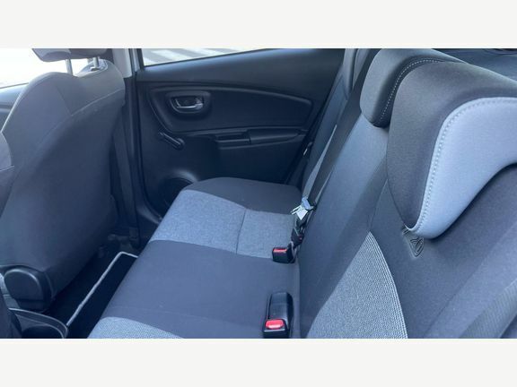Toyota Yaris 1.5 Hybrid Icon Cvt Red #15