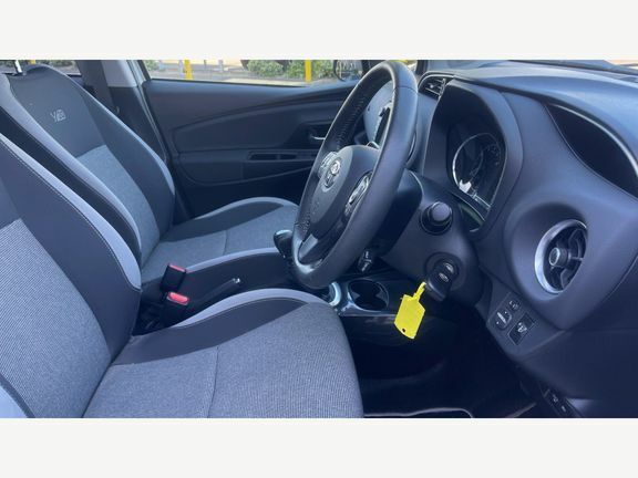 Toyota Yaris 1.5 Hybrid Icon Cvt Red #12