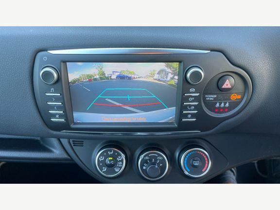 Toyota Yaris 1.5 Hybrid Icon Cvt Red #9