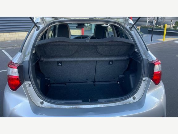 Toyota Yaris 1.5 Hybrid Icon Cvt Red #13