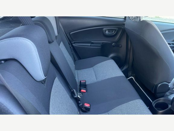 Toyota Yaris 1.5 Hybrid Icon Cvt Red #8