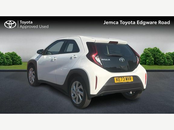 Toyota Aygo X Pure Automatic White #4