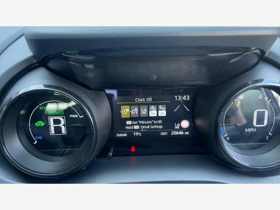 Toyota Yaris 1.5 Vvt-h Design E-cvt Euro 6 Ss Grey #9