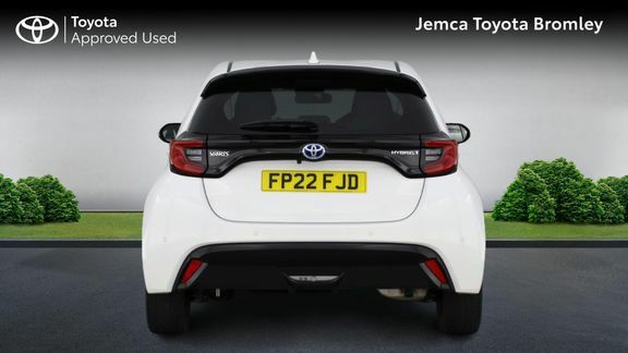 Toyota Yaris 1.5 Hybrid Icon Cvt Red #26