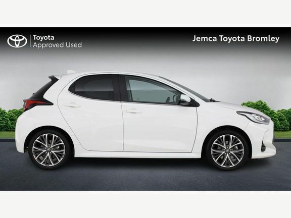 Toyota Yaris 1.5 Hybrid Icon Cvt Red #23