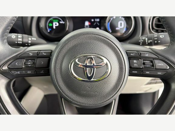 Toyota Yaris 1.5 Hybrid Icon Cvt Red #10