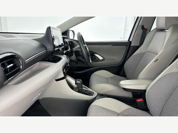 Toyota Yaris Excel 1.5 Hybrid White #5