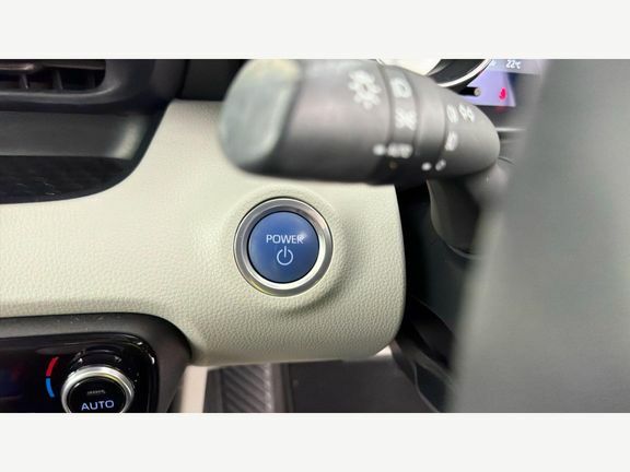 Toyota Yaris 1.5 Hybrid Icon Cvt Red #16